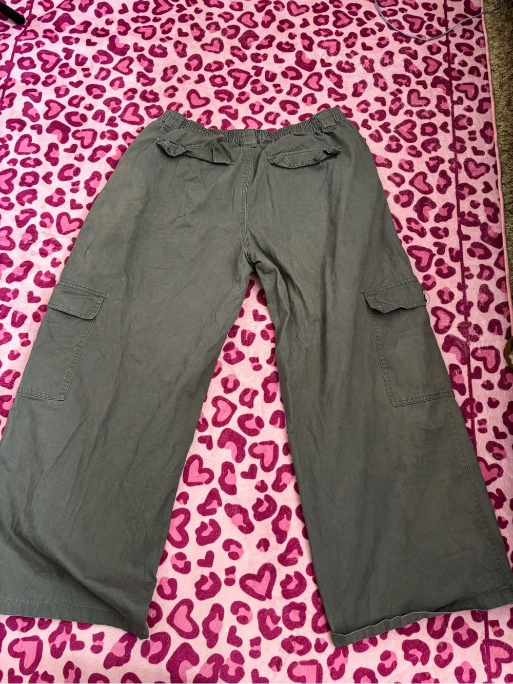 Men’s Wide-Leg Cargo Pants in Dark Gray